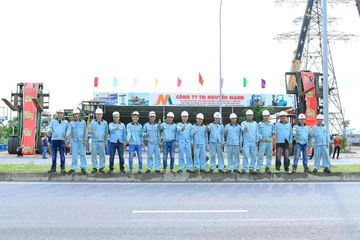 Đội ngũ kỹ thuật Công ty Nguyễn Mạnh