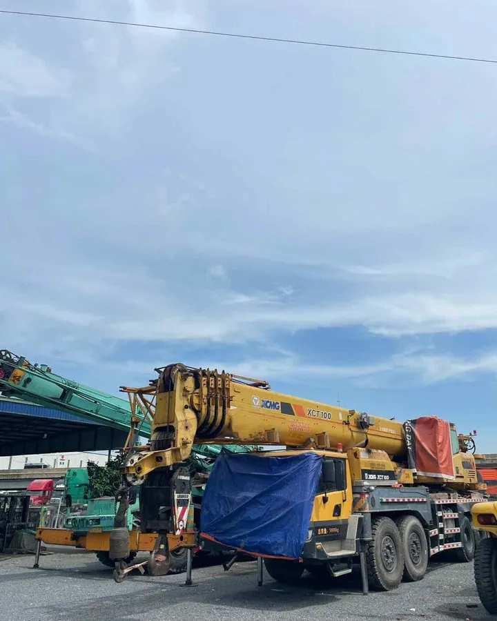 Xe cẩu bánh lốp tải trọng lớn